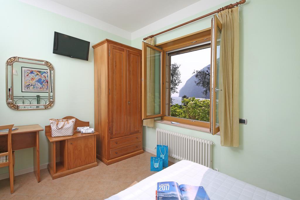 Torre Degli Ulivi Bed & Breakfast Tignale Eksteriør bilde